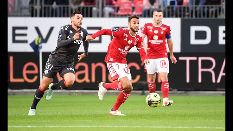 Cầu thủ của Monaco đang ghi bàn trong trận đấu với Brest Cầu thủ của Monaco đang ghi bàn trong trận đấu với Brest